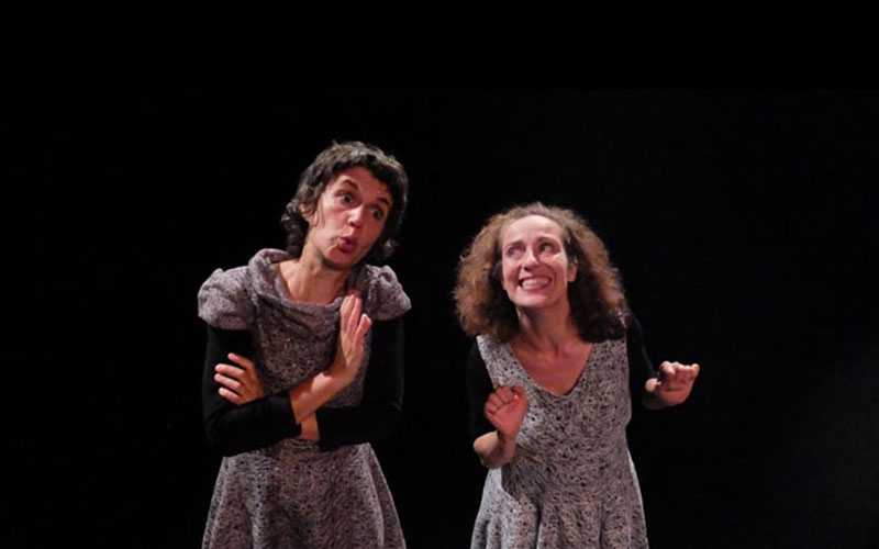 La fille aboie, l'araignée danse